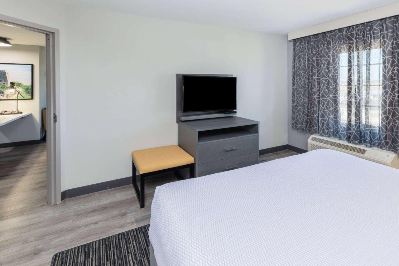 La Quinta Inn & Suites By Wyndham Ардмор Экстерьер фото
